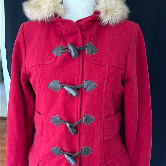 American Eagle Outfitters Wool Blend Women's Red Toggle Coat with Faux Fur Hood - Picture 3 of 12